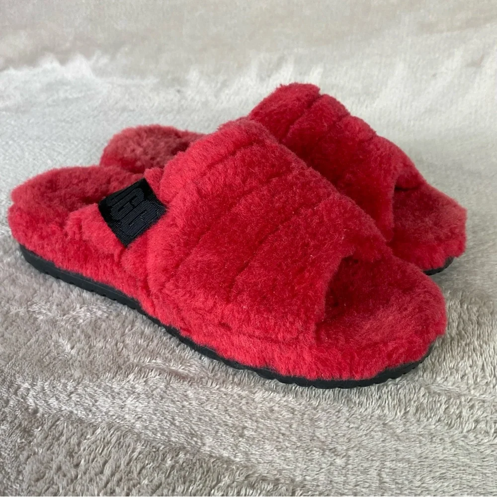 UGG Men’s Size 5 (Women’s Size 7) Red Fluffy Slippers - Picture 1 of 12